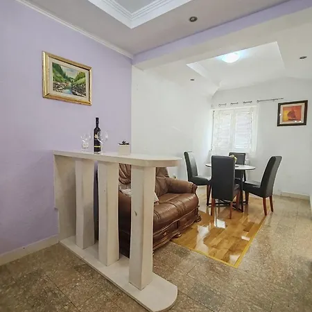 Lucerna 3* Neum