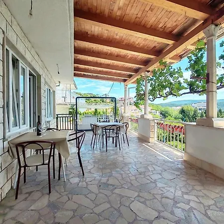 Lucerna 3* Neum
