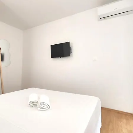Lucerna 3*