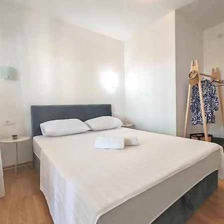 Lucerna 3*